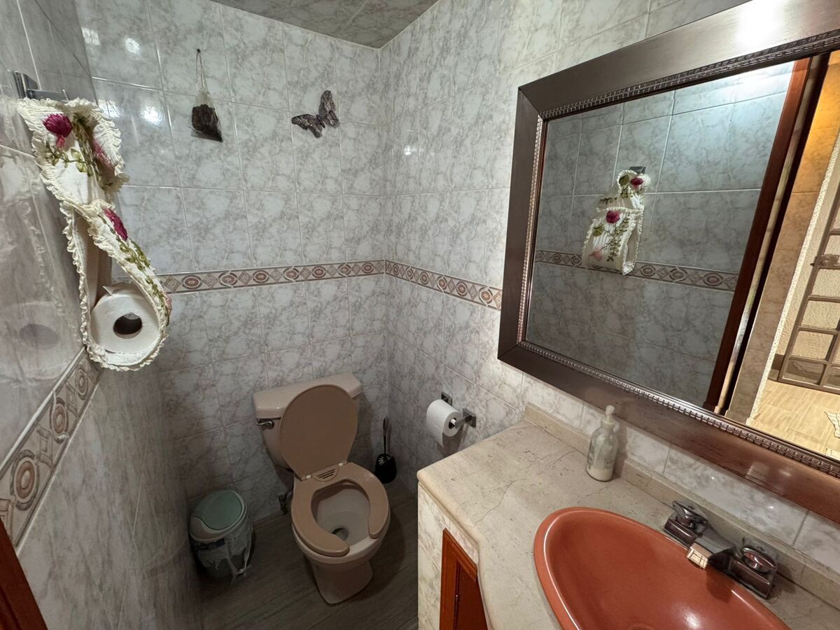 5 de 26: Baño visitas