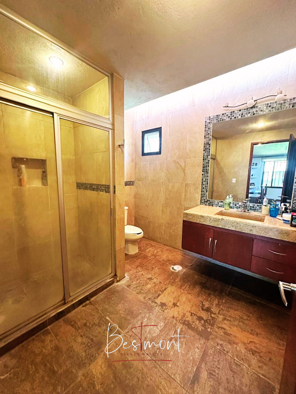 32 de 45: Baño completo recámara secundaria 2