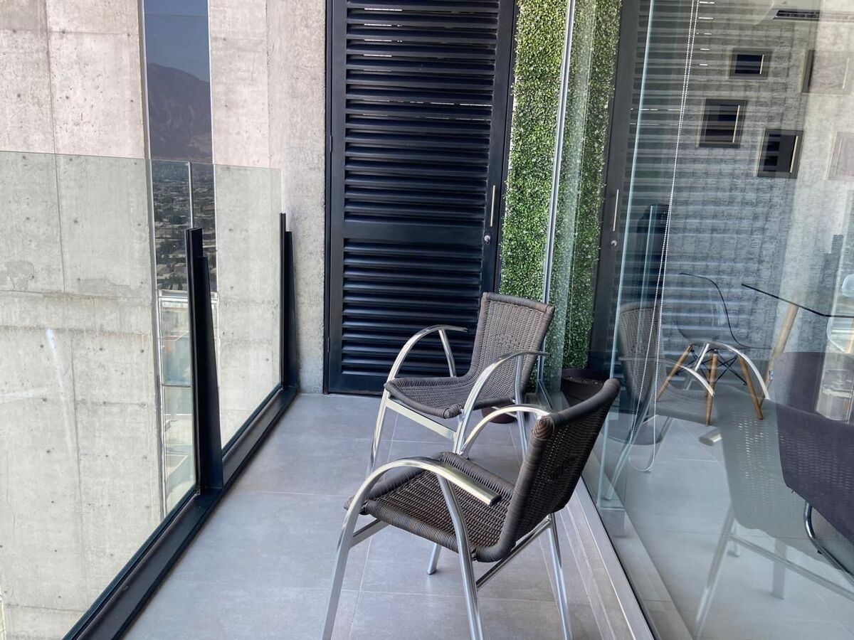 3 de 15: Balcon