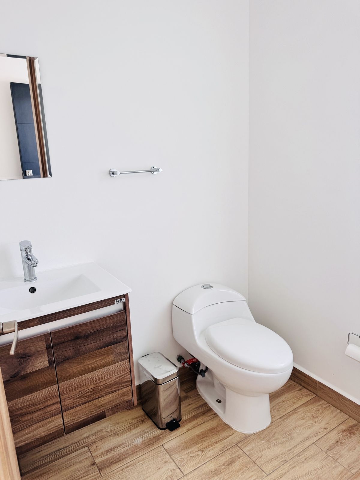 20 de 22: MEDIO BAÑO VISITAS