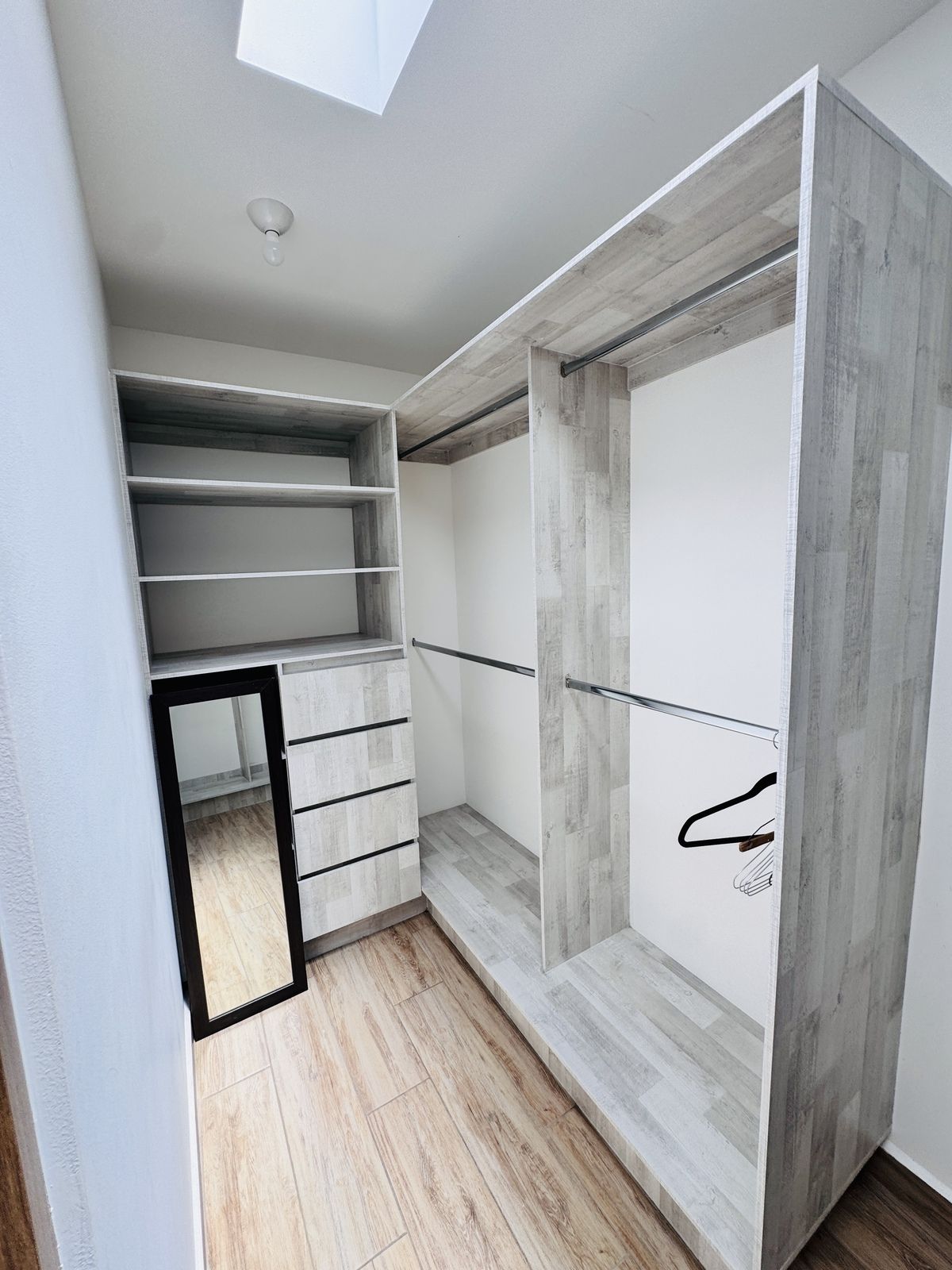 12 de 22: Vestidor rec principal