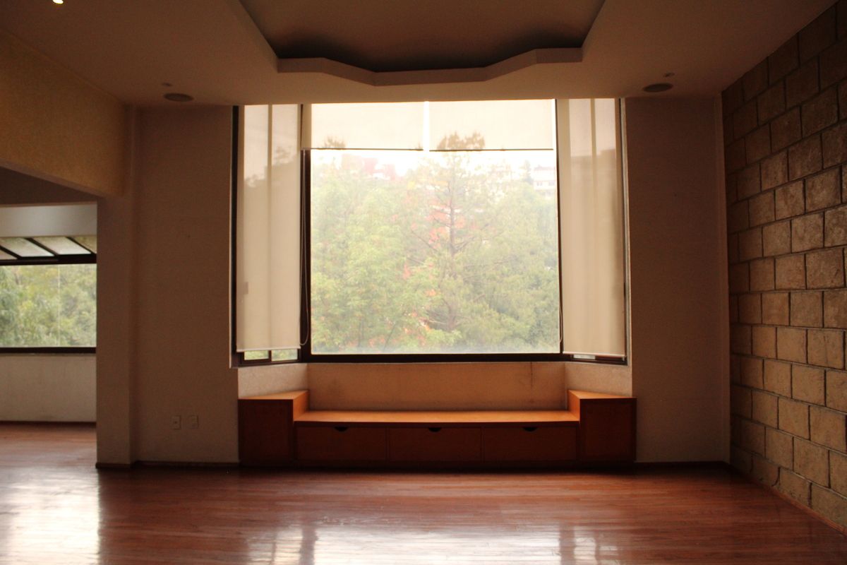 3 of 41: Sala