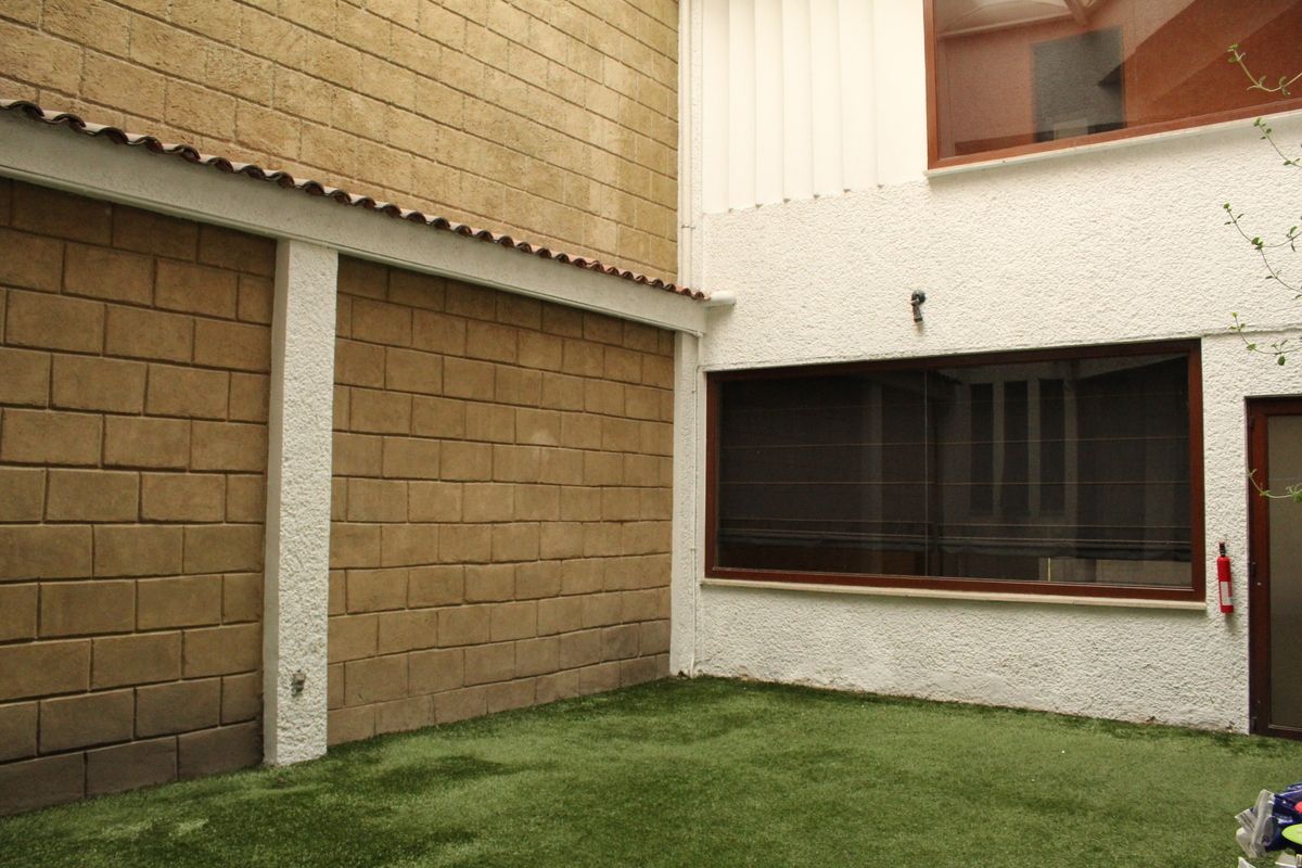 8 of 41: Terraza