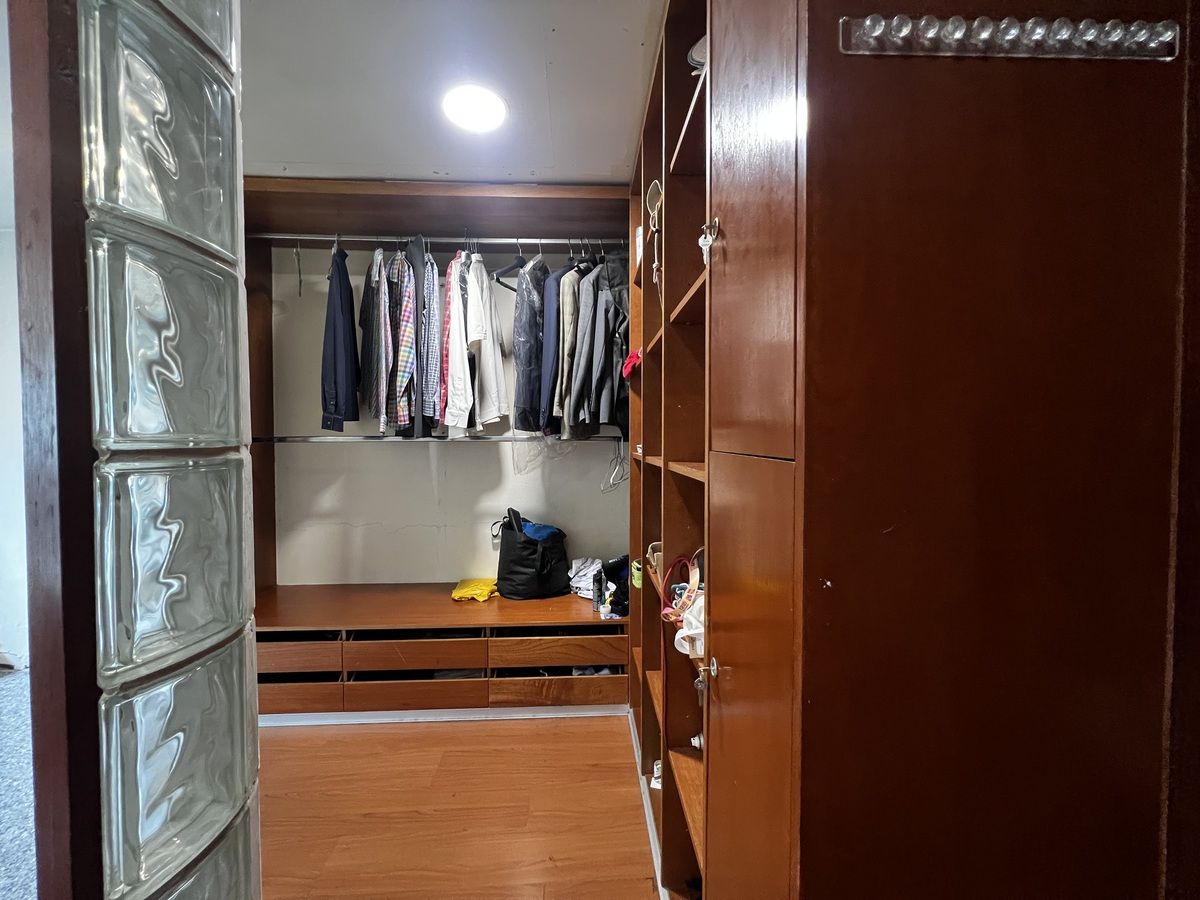 24 of 41: Vestidor recamara principal