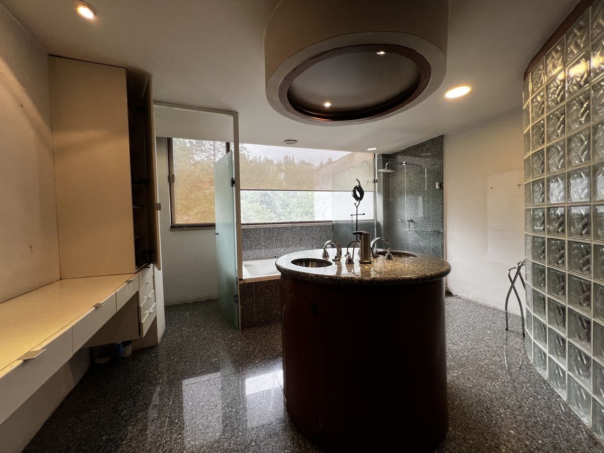 26 of 41: Baño recámara principal