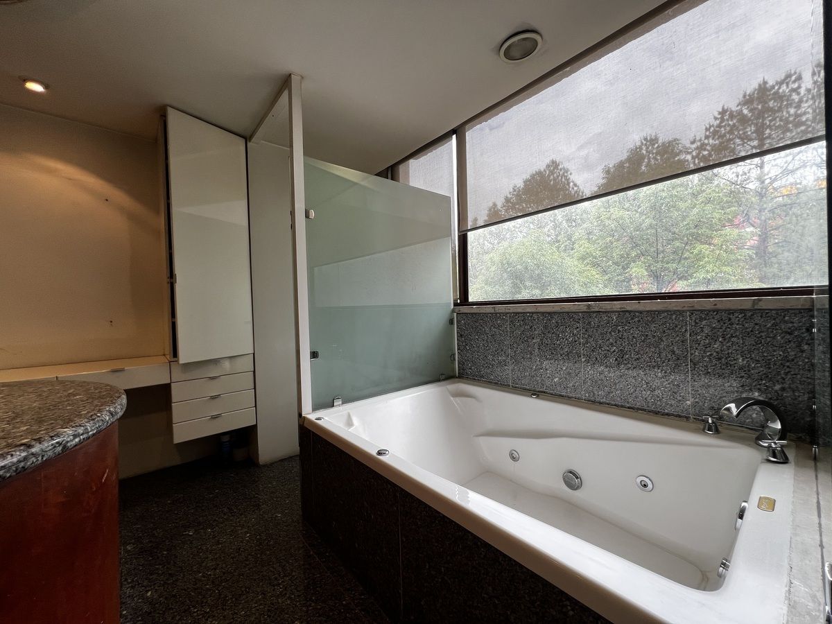 27 of 41: Baño recámara principal