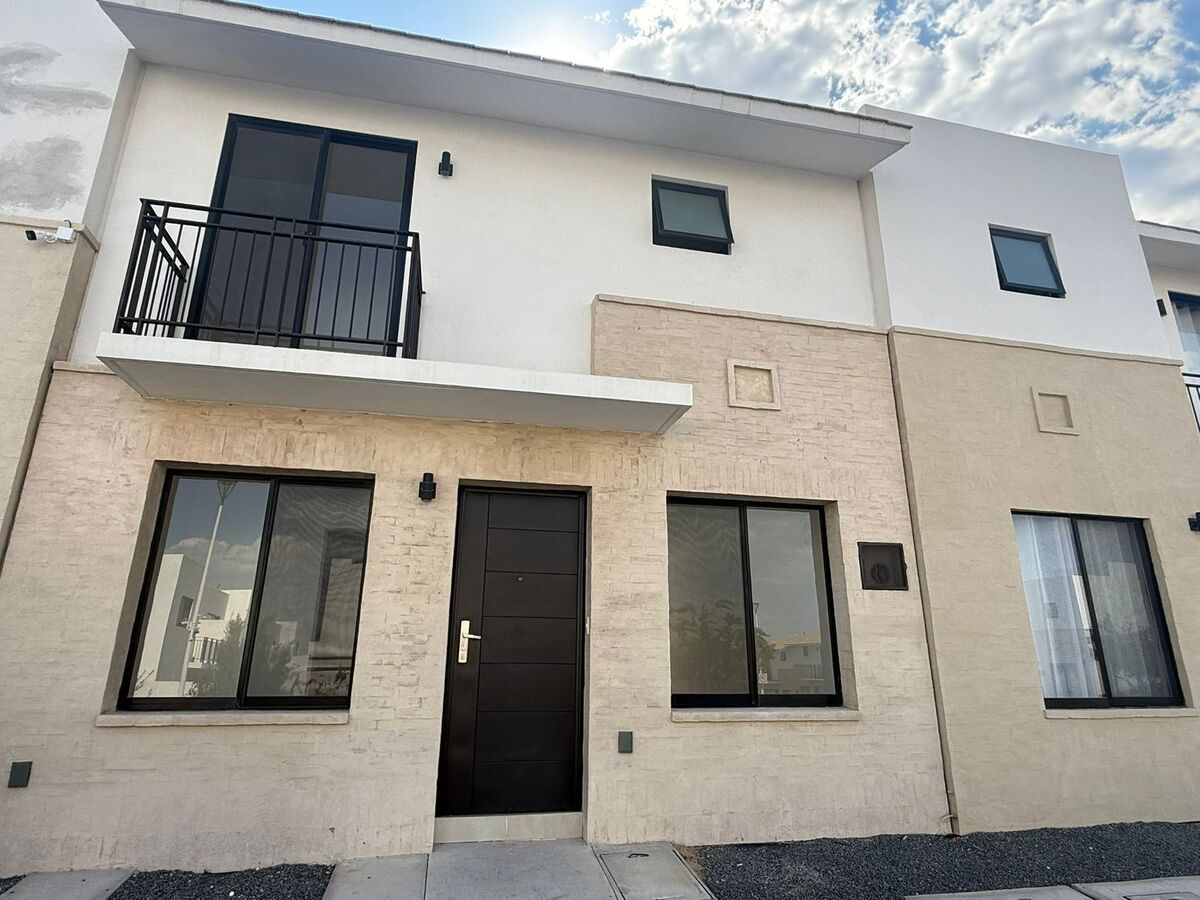 Hermosa casa en Zire con salida a Circuito universidades