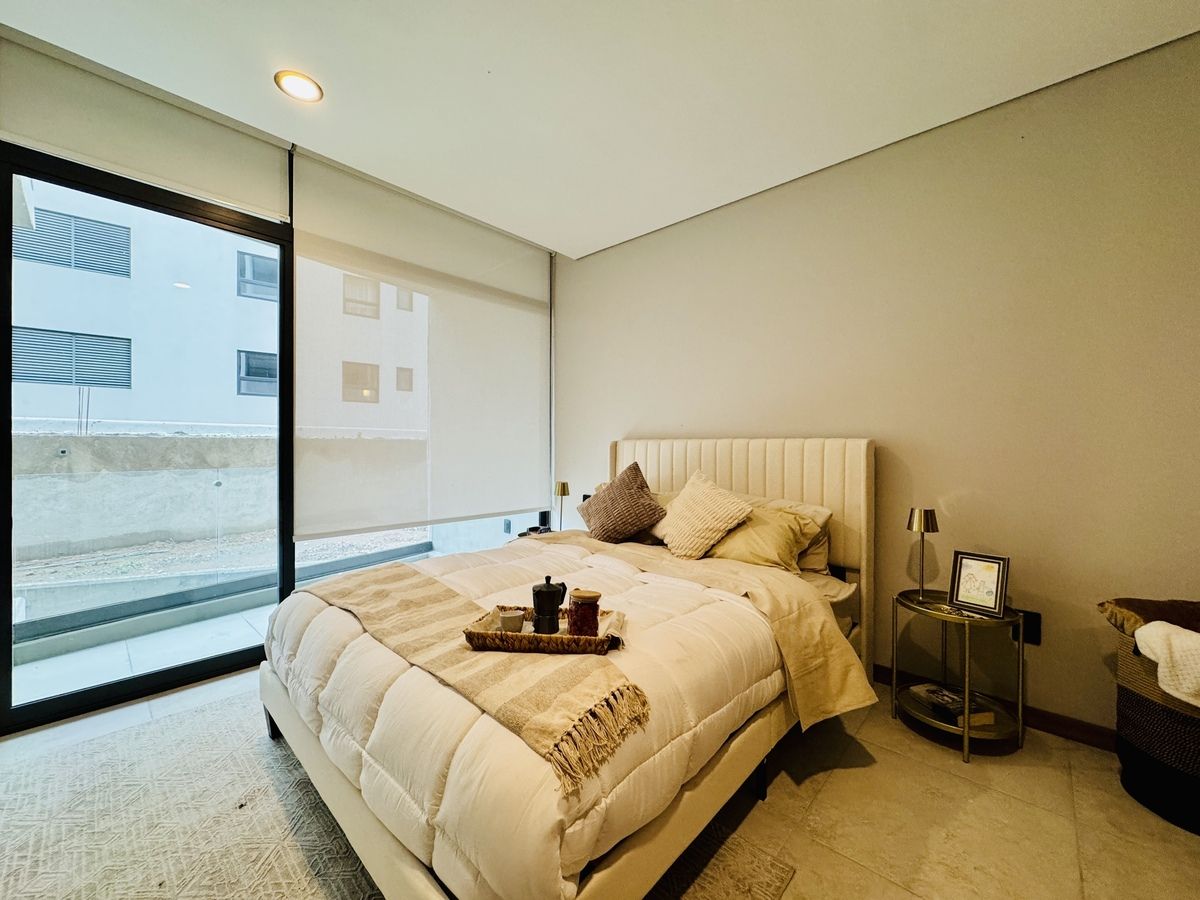 11 de 16: Recámara principal con terraza o balcón privado
