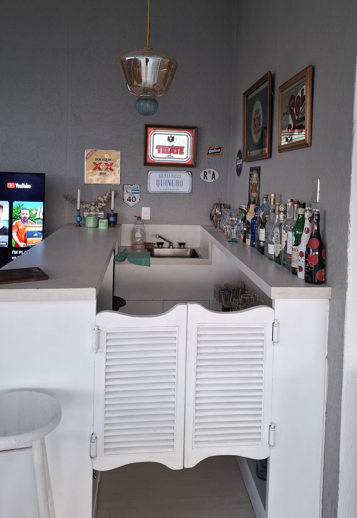 5 de 24: Una barra y un bar muy cómodo. Planta alta.