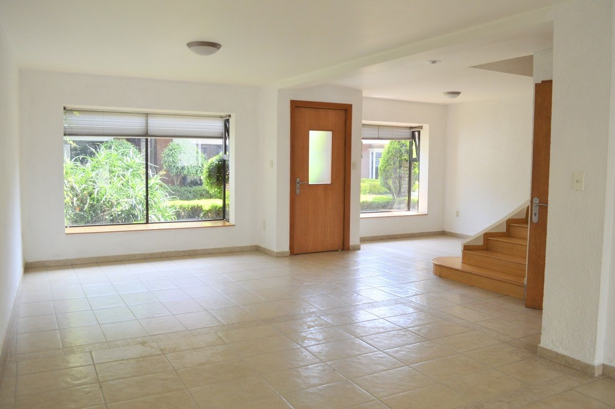 2 de 27: Entrada / sala