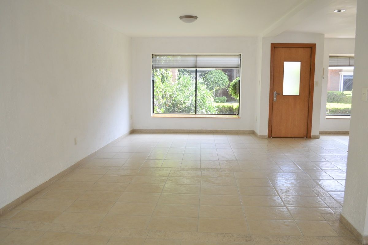 3 de 27: Entrada / sala