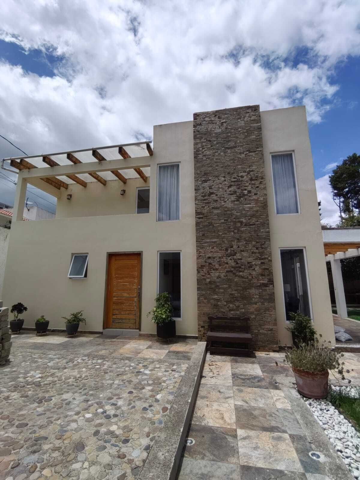 1 of 13: Fachada interior