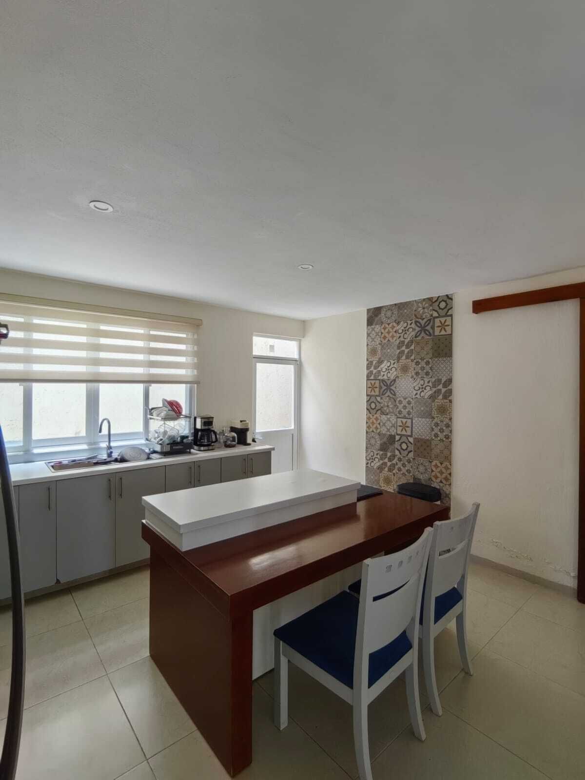 5 of 13: Cocina con isla