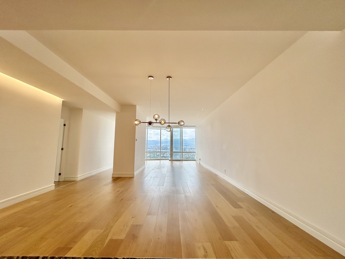 1 of 38: Sala-comedor