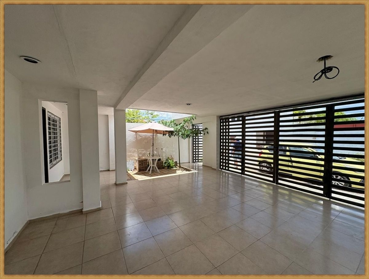 5 of 23: ESTACIONAMIENTO