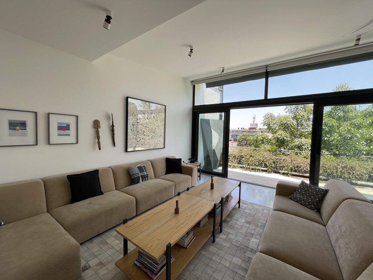 2 de 12: SALA CON ACCESO A TERRAZA