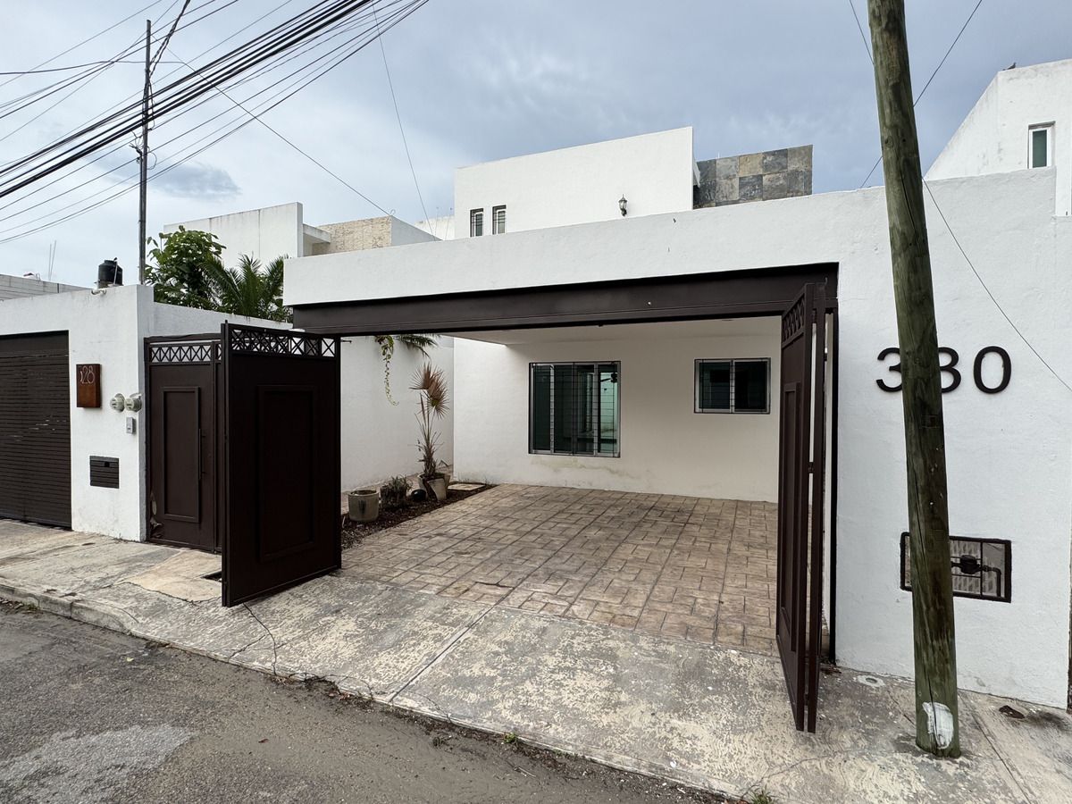 1 of 20: Fachada