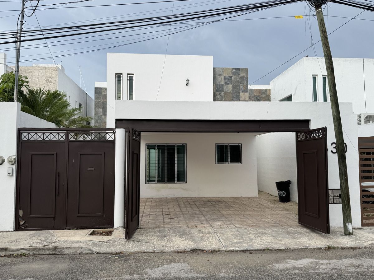 2 of 20: Fachada