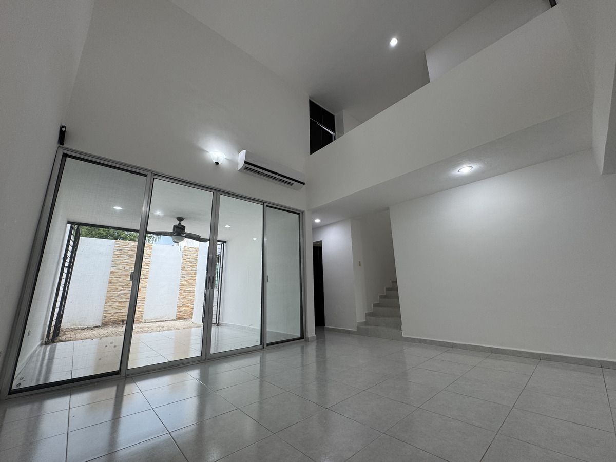 4 of 20: Sala a doble altura