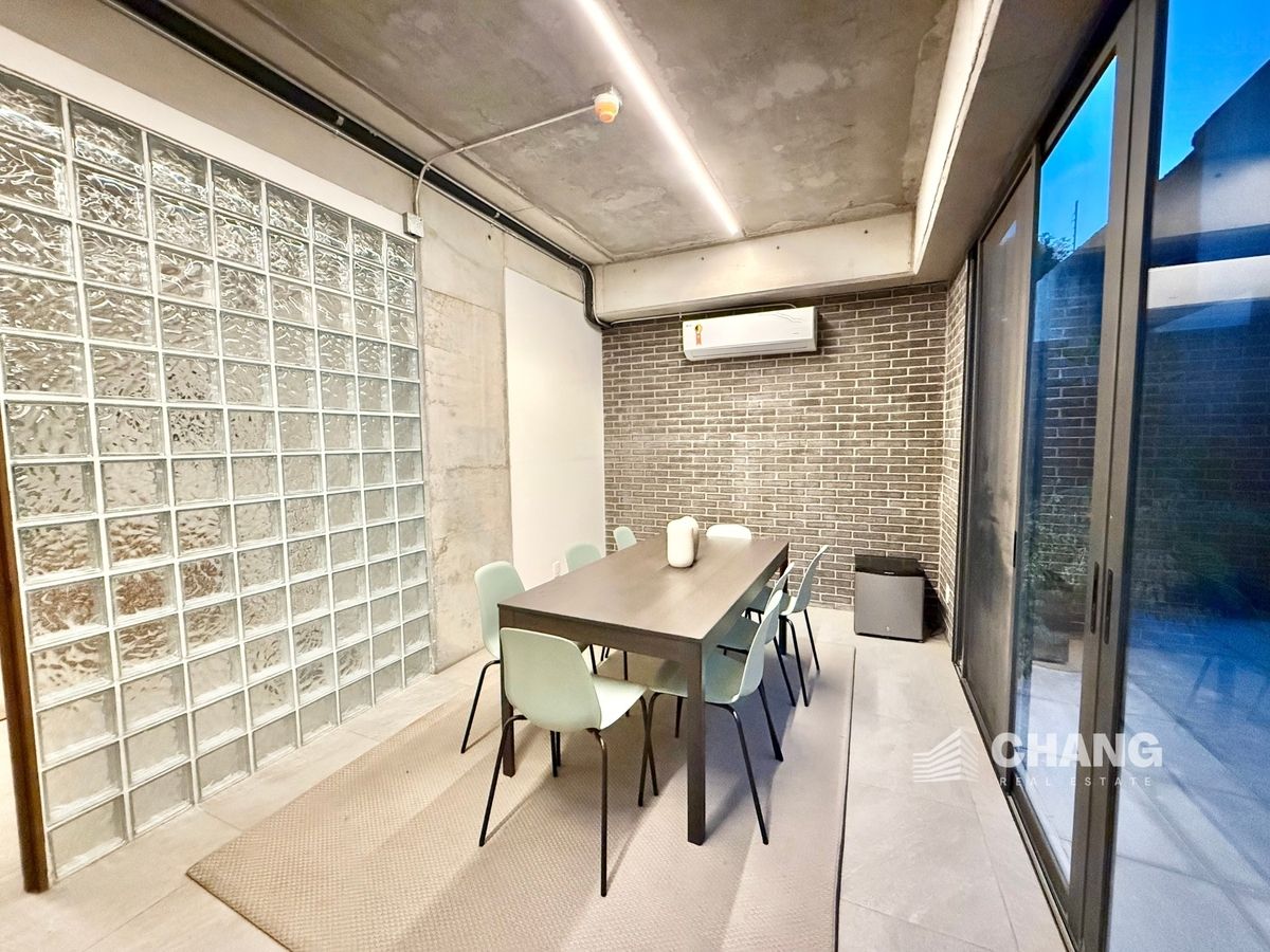 23 de 29: Oficina con A/A y baño