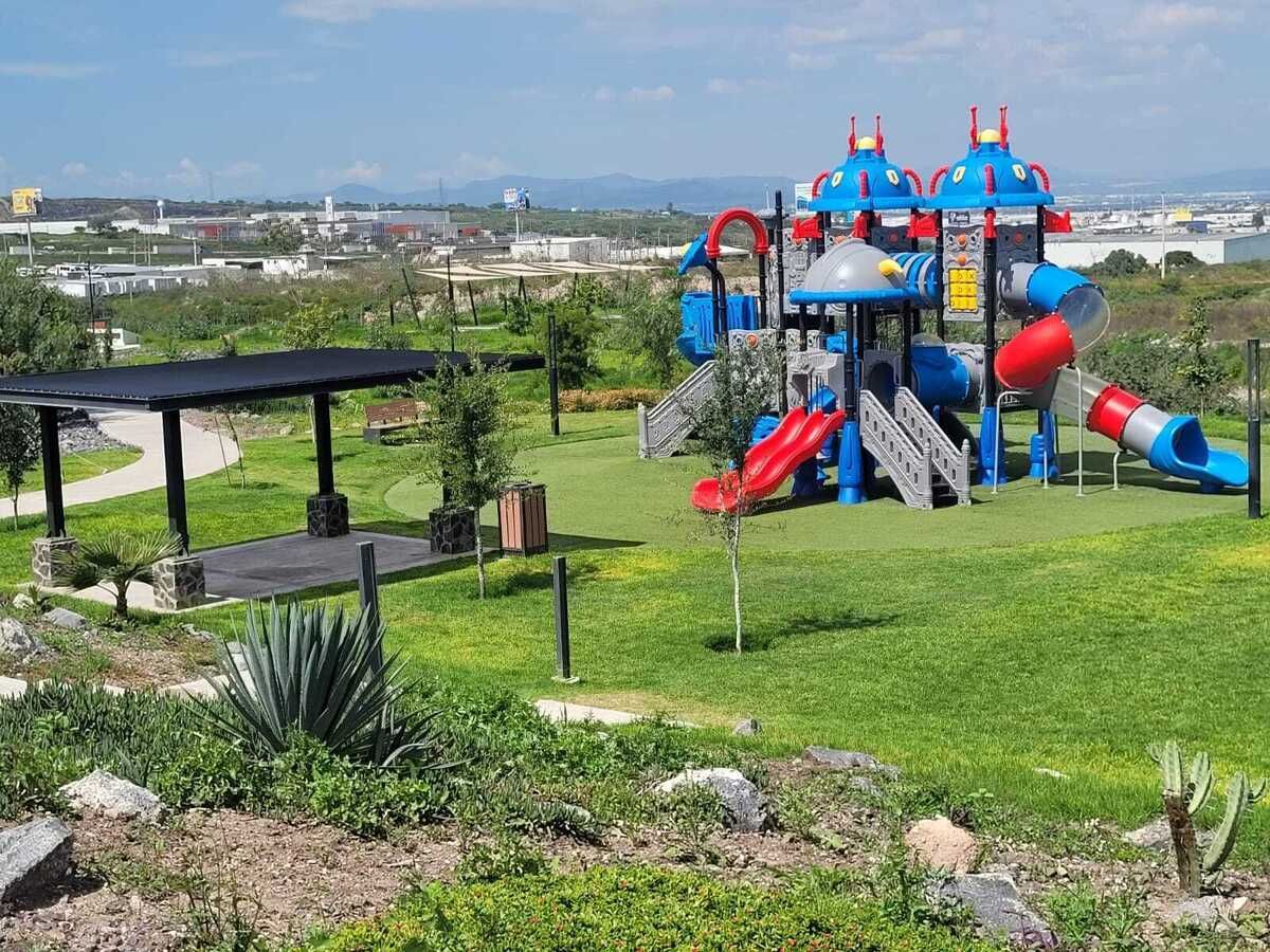 23 de 26: Juegos para niños, parque central
