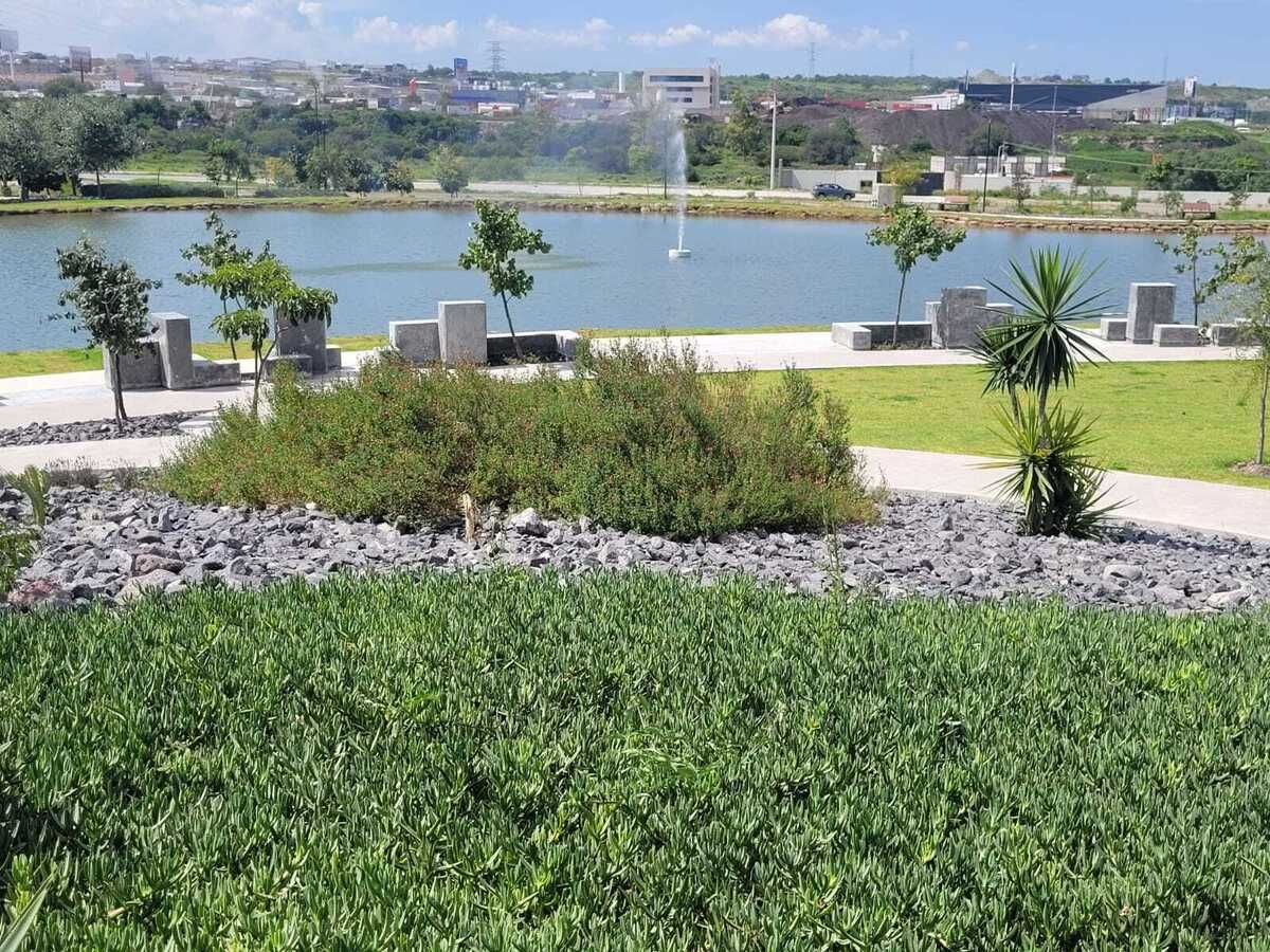 25 de 26: Lago