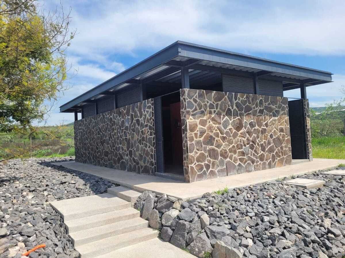 24 de 26: Sanitarios del parque central