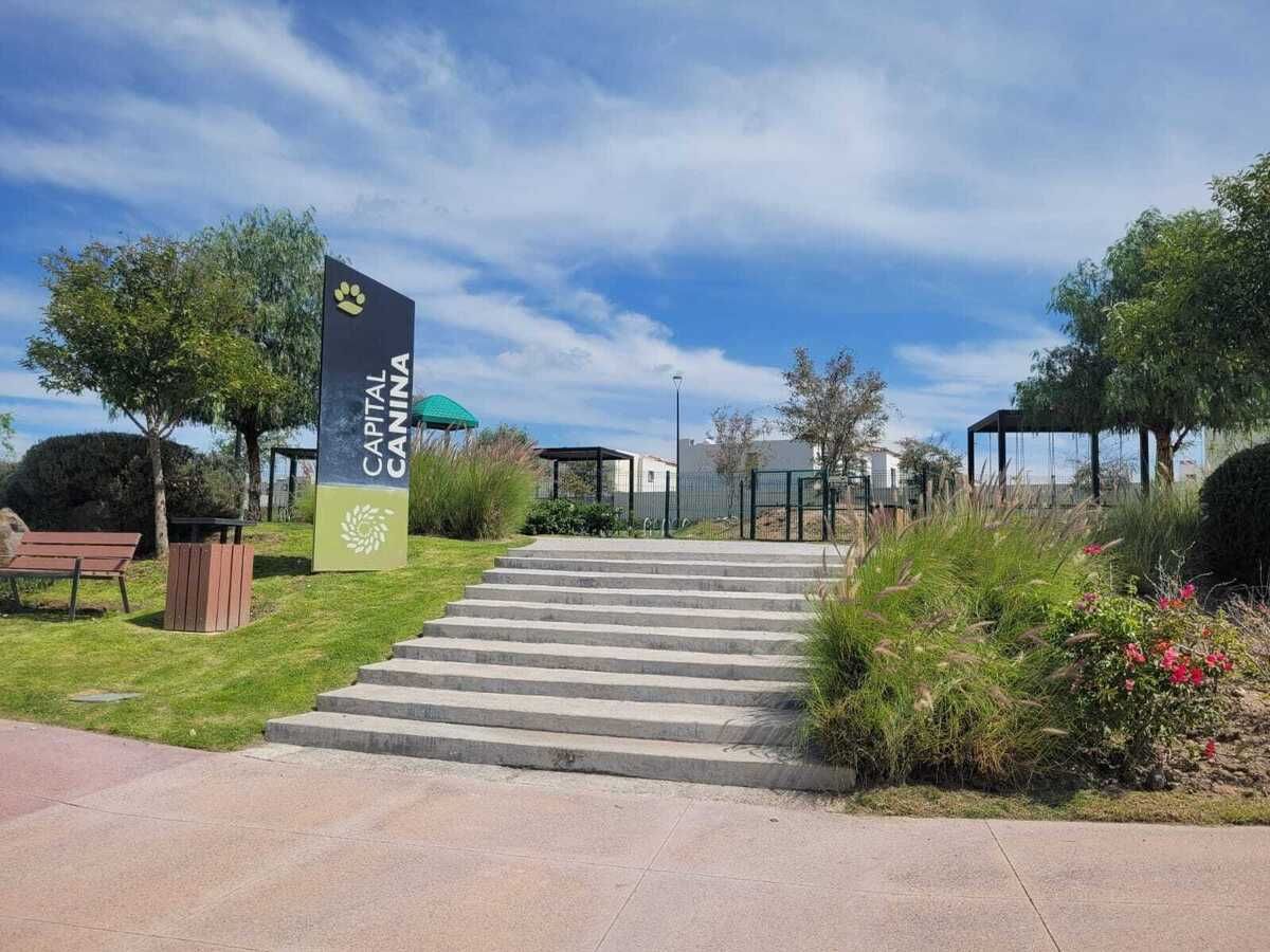 26 de 26: Parque para mascotas