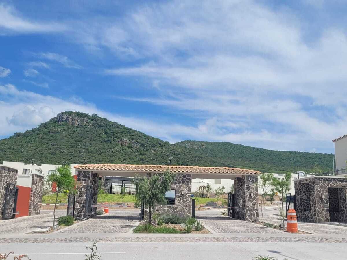 13 de 26: Entrada a la privada