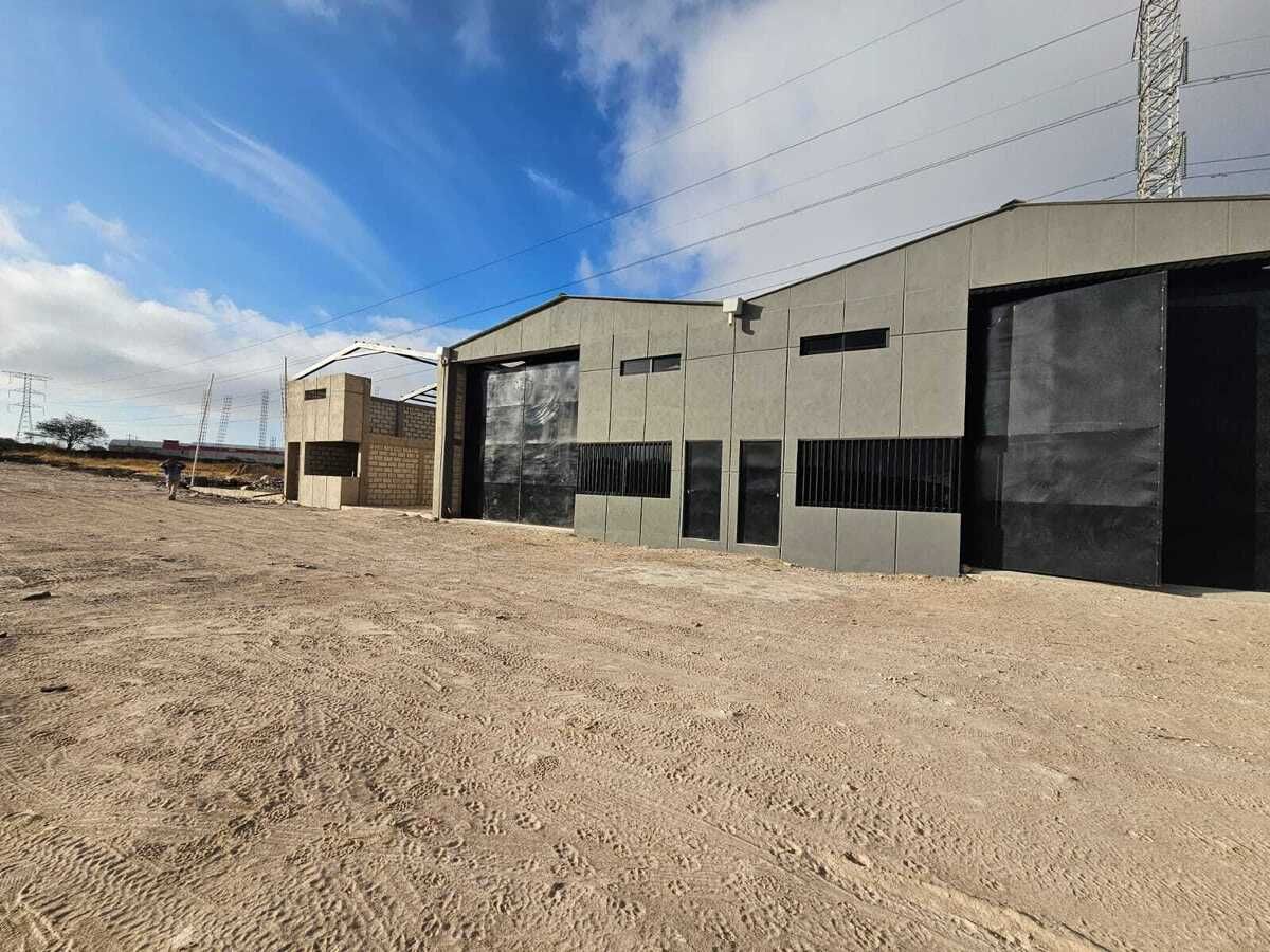 Bodega nueva en RENTA con oficina, El Castillo, Libramiento Norponiente