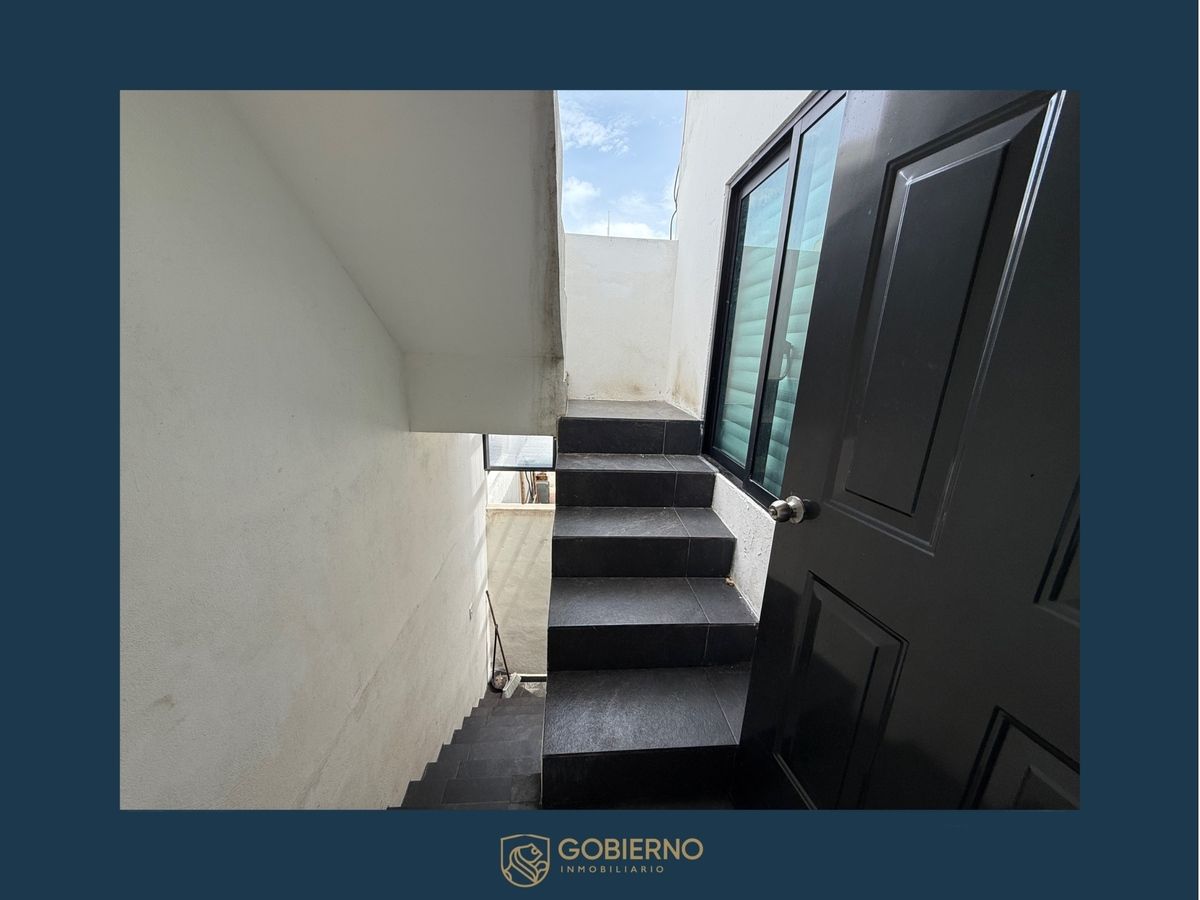 4 of 26: Acceso cuarto de servicio y roof