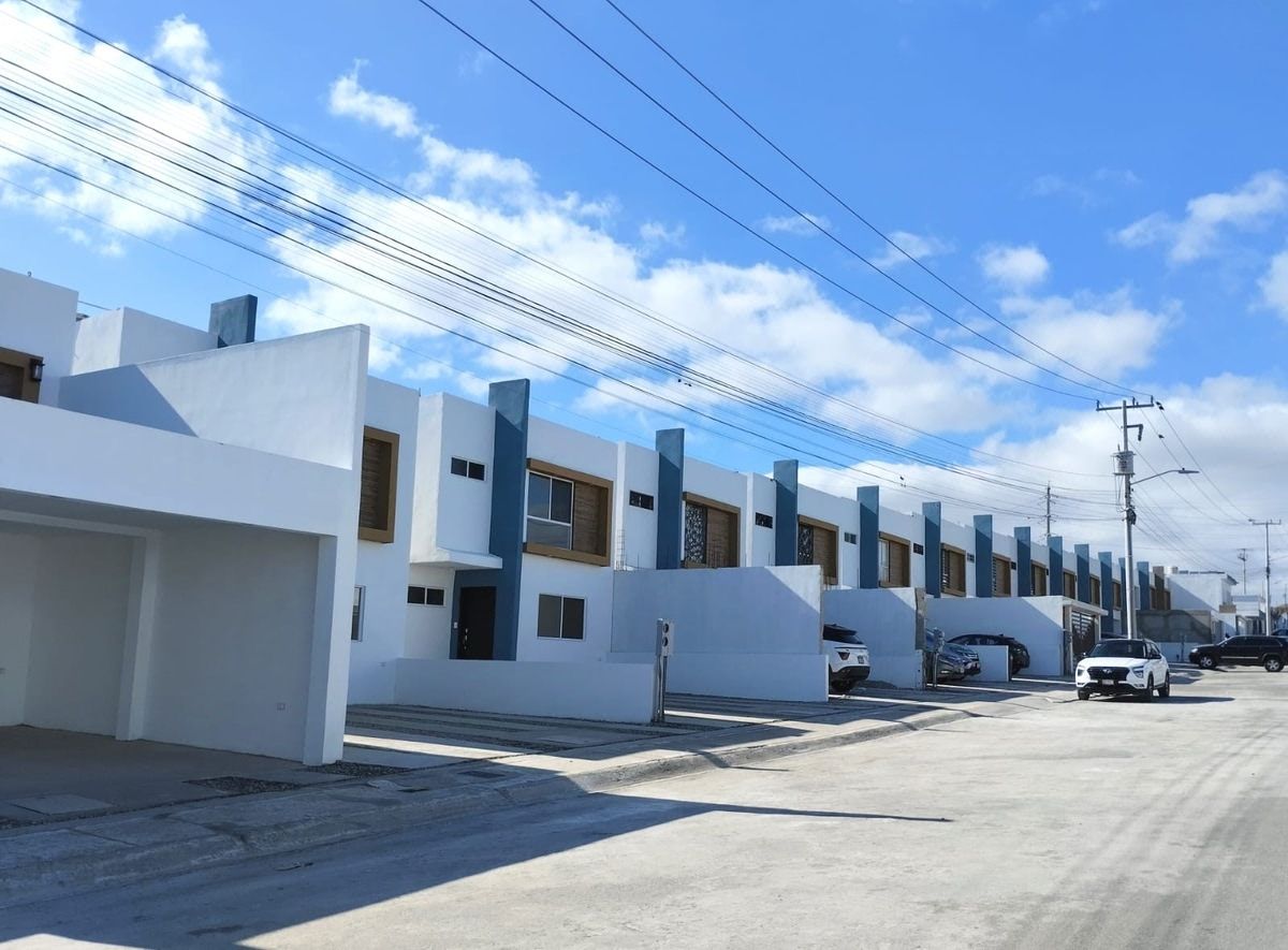 Casa en venta en cumbres de la presa sección piñitas cerca de Blvd Díaz Ordaz