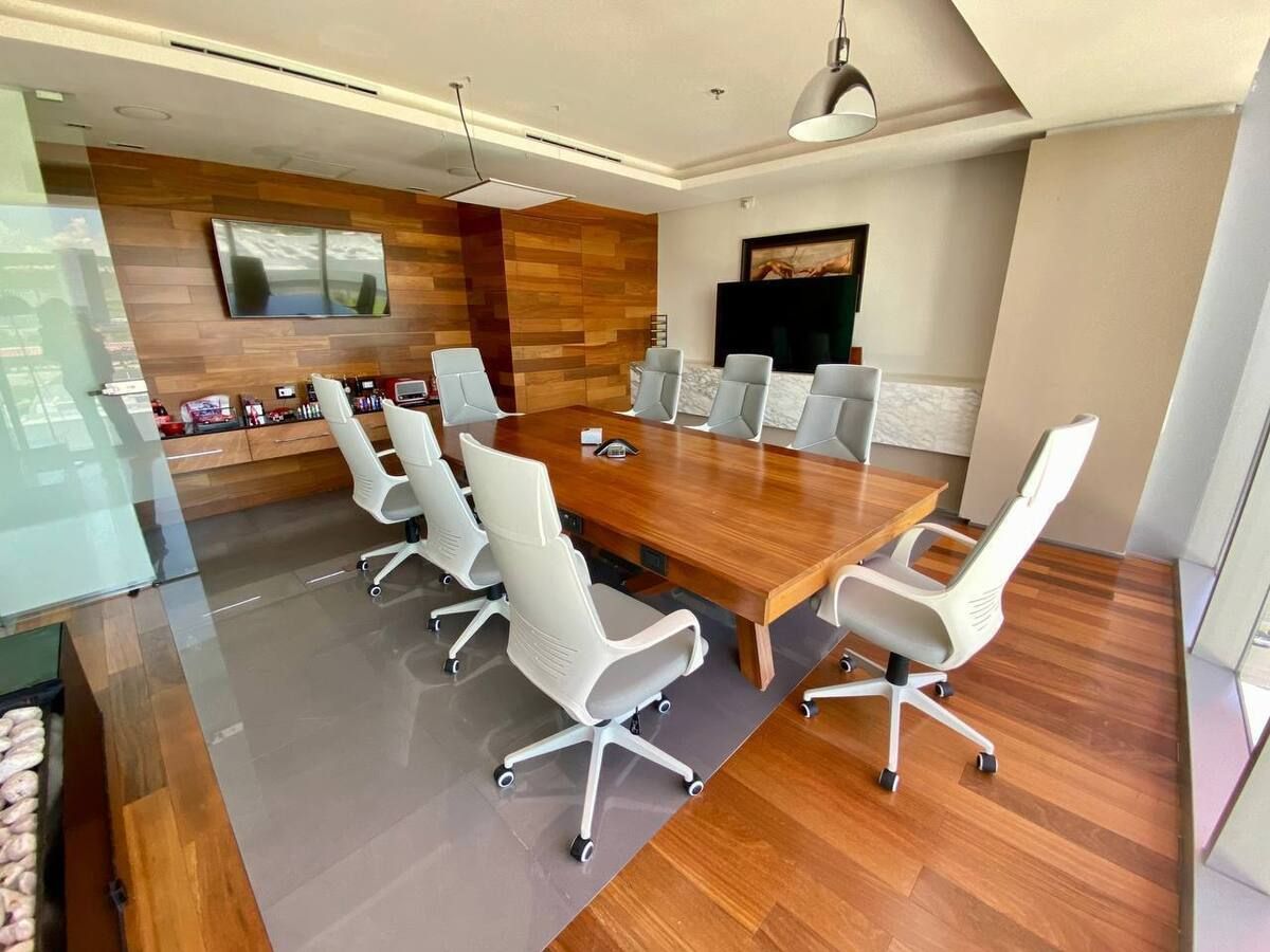 2 de 24: Sala de juntas