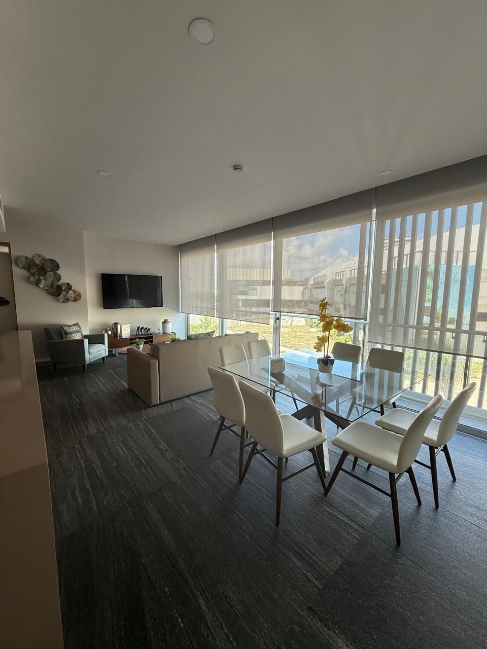 1 of 12: Sala Comedor, Vista panoramica