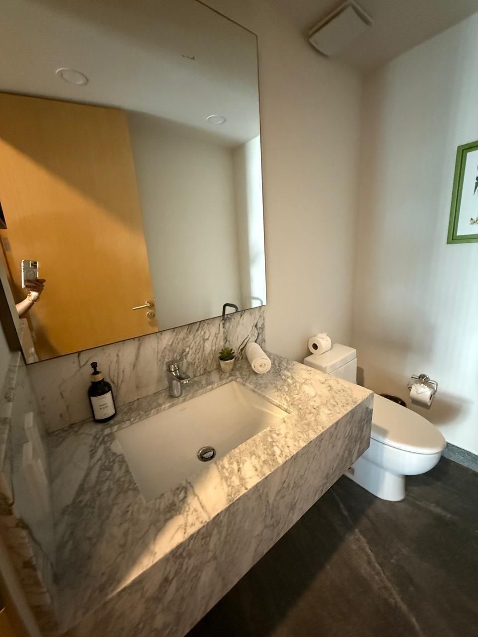 5 of 12: Baño
