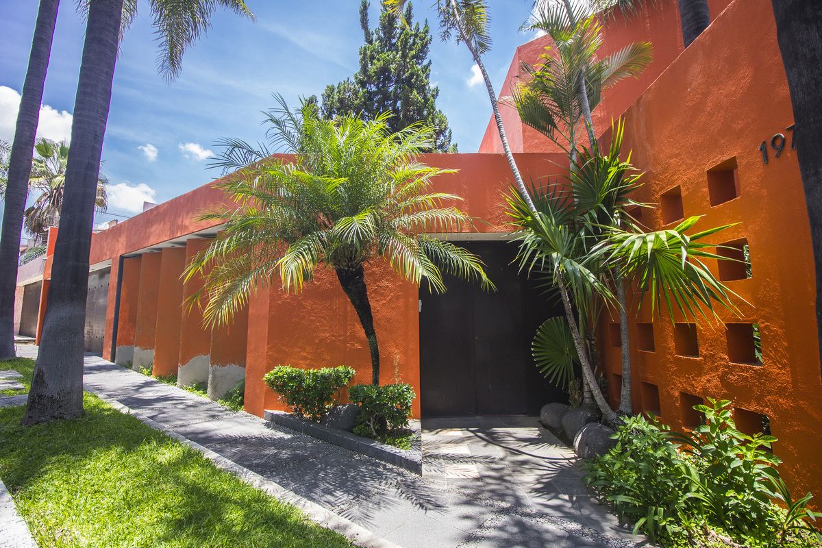 1 of 43: Casa en Colinas de San Javier en Venta Entrada