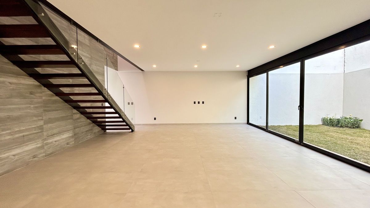 3 de 28: SALA COMEDOR JARDIN