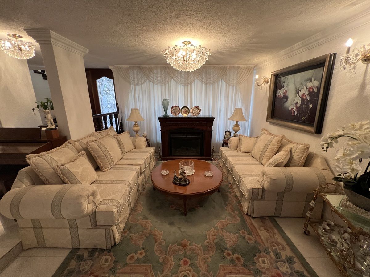 5 of 18: Sala