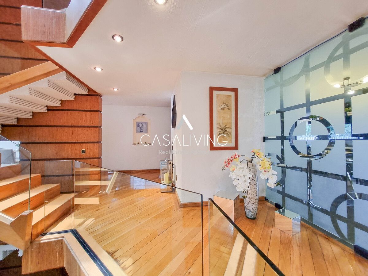 1 of 26: Lobby