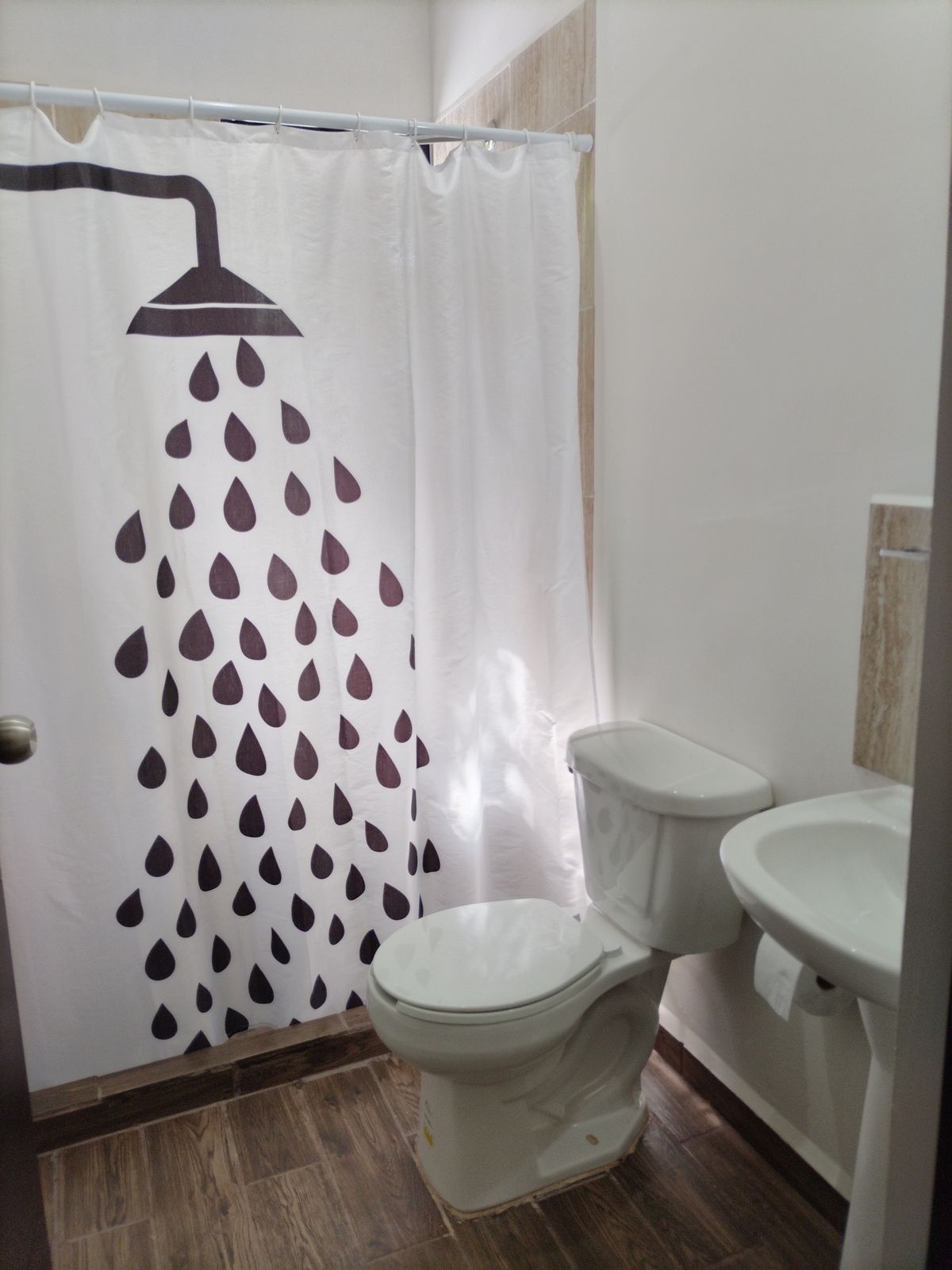2 of 12: Baño 1