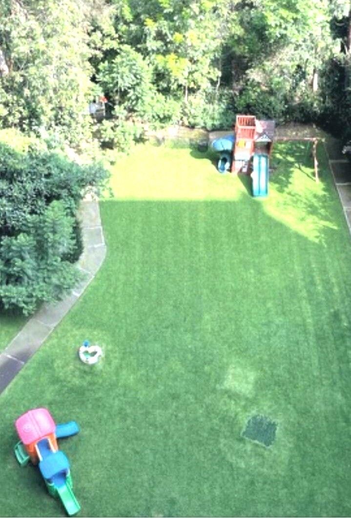 21 de 24: Jardín con juegos infantiles