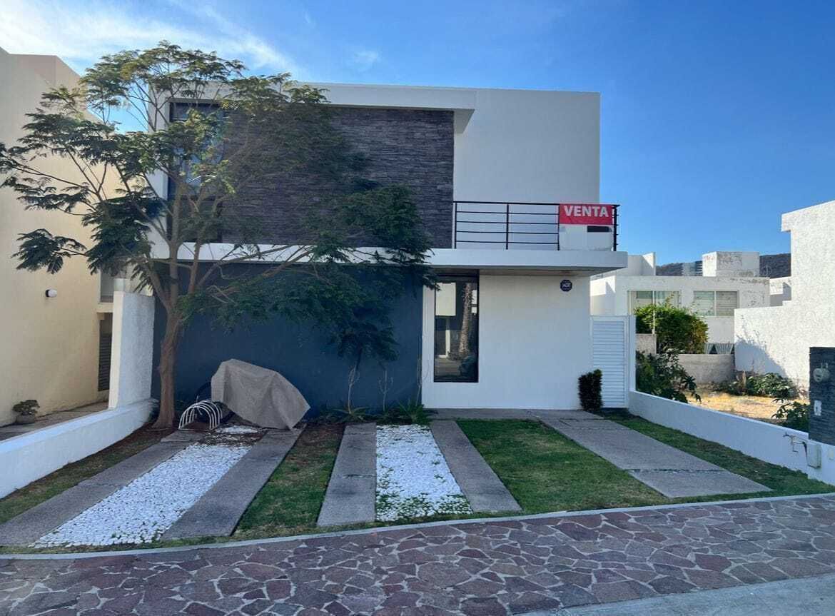 1 of 19: Fachada