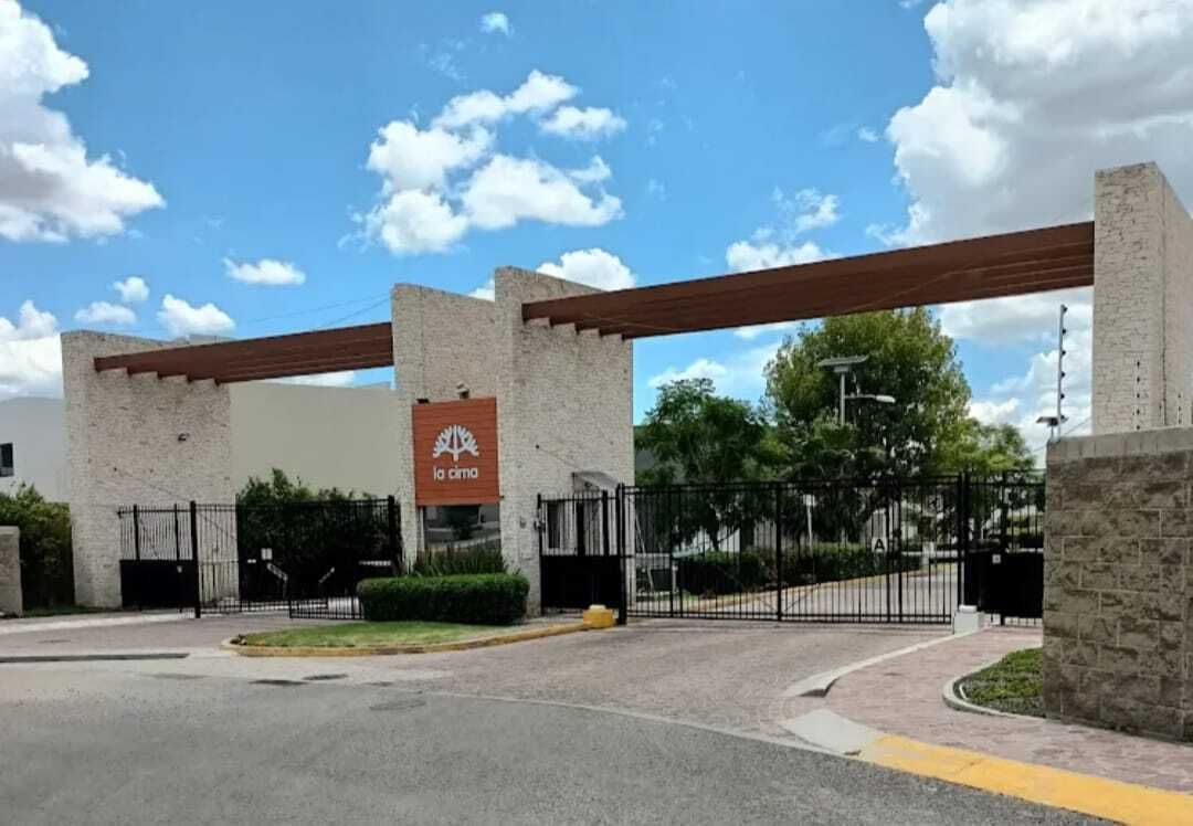 2 de 19: Fachada condominio