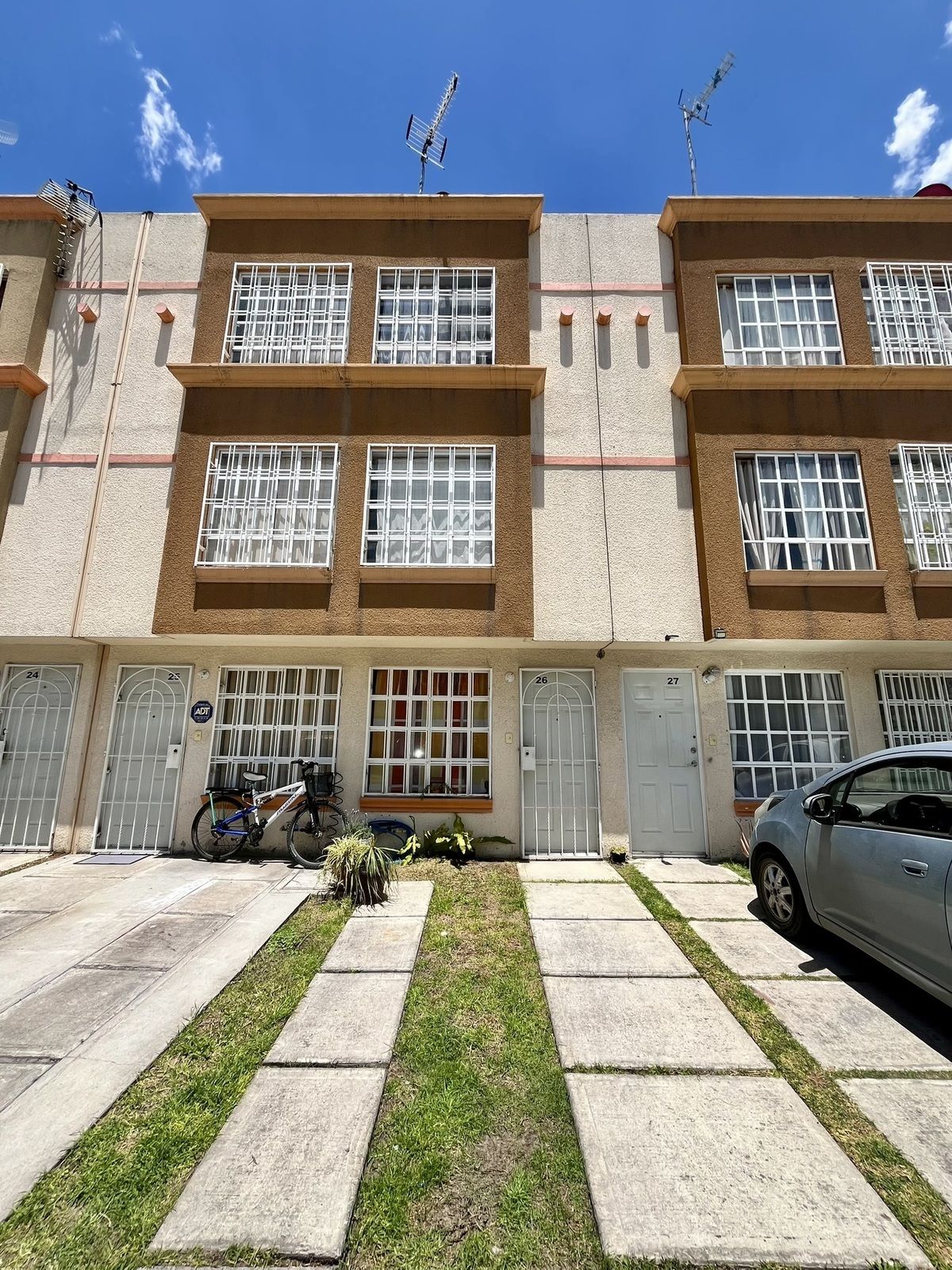 1 de 35: FACHADA