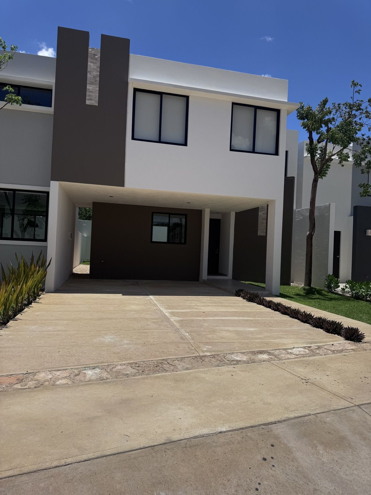 2 de 10: Fachada Real