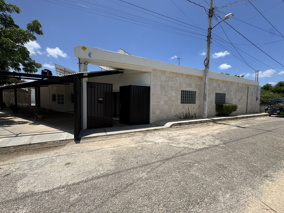 1 of 27: Fachada frontal