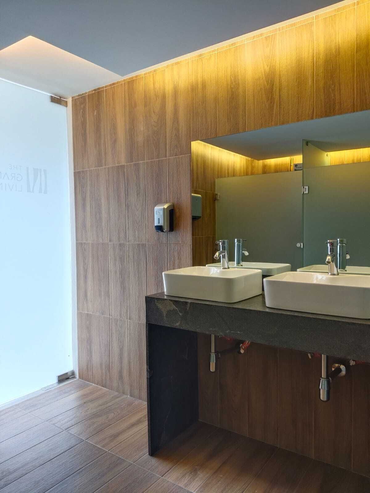 4 de 17: Baños áreas comunes
