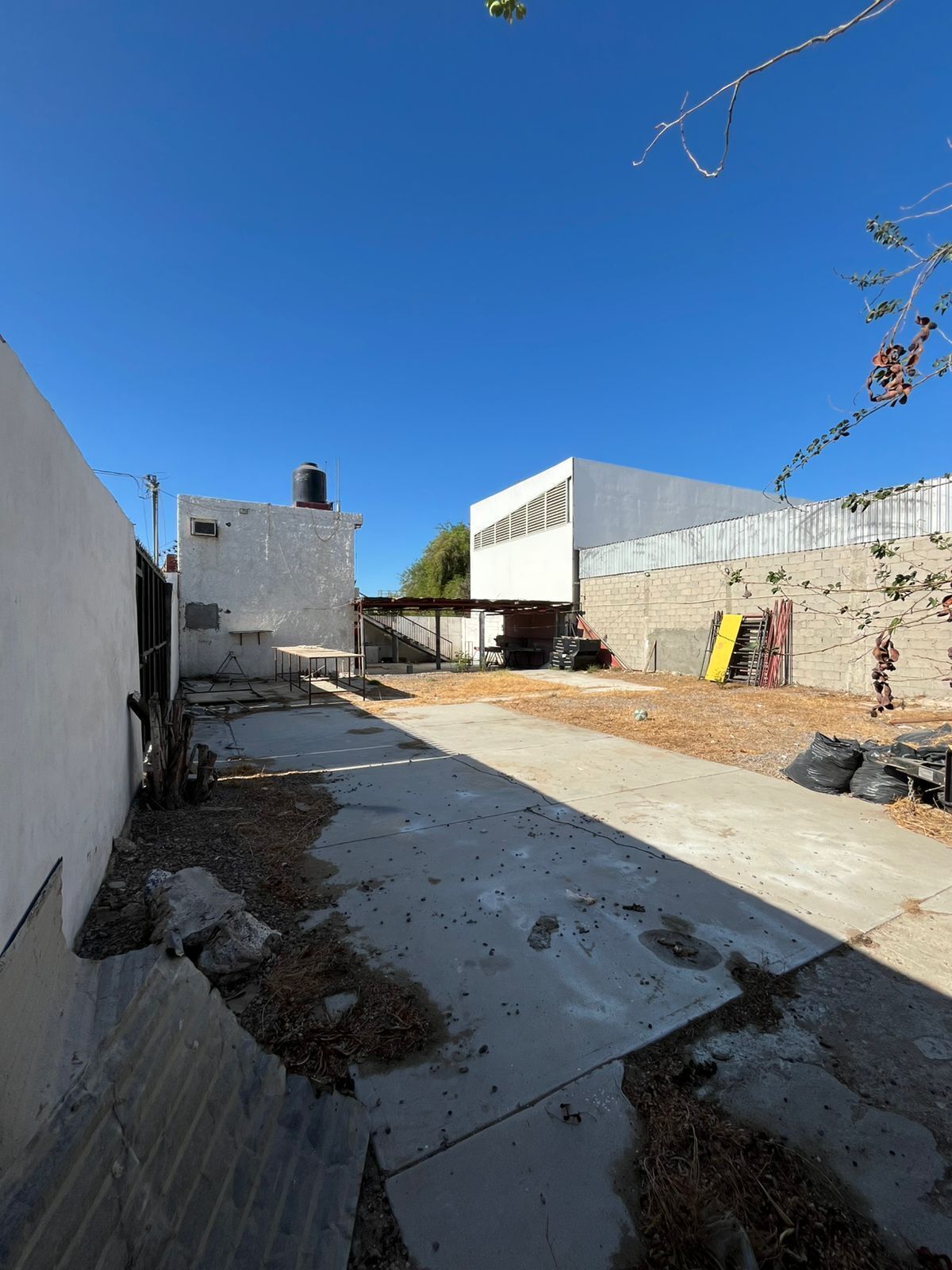3 of 6: Terreno