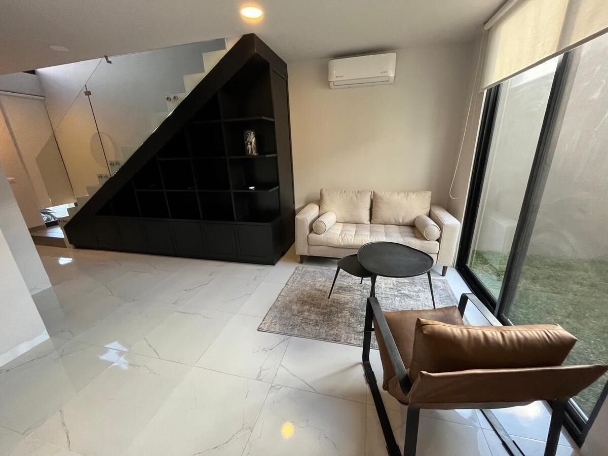 4 de 23: MUEBLE ESCALERA Y SALA