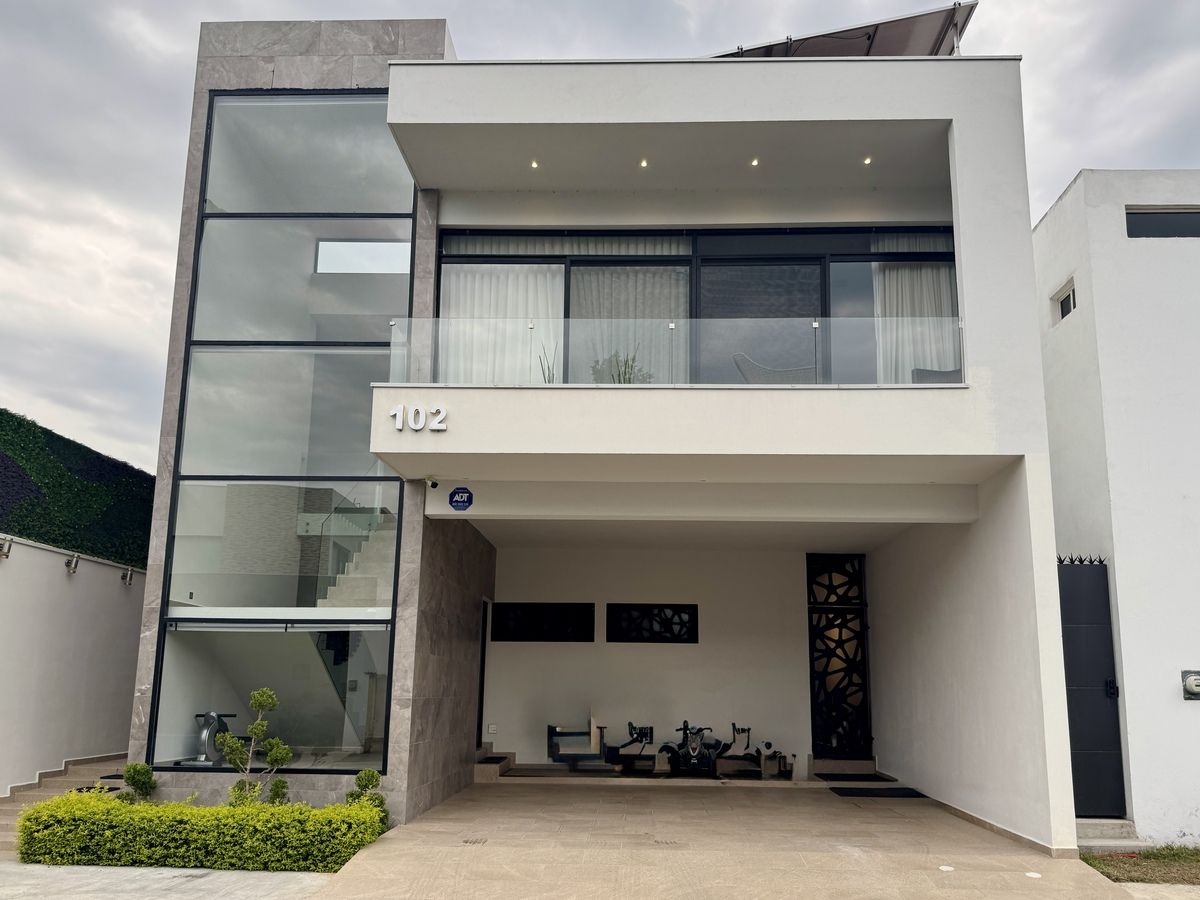 2 de 35: Fachada 2